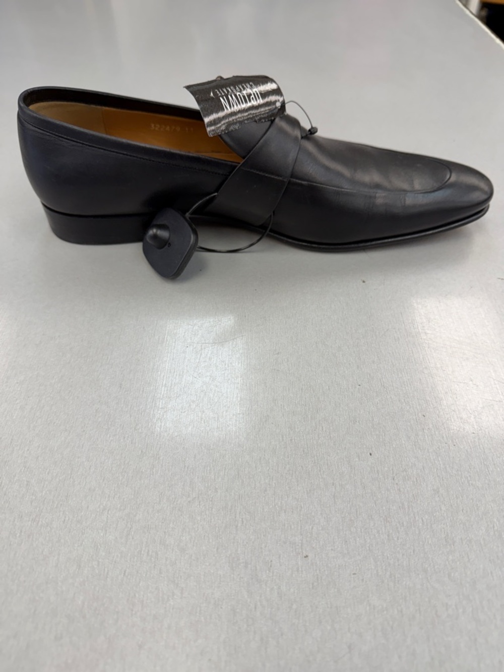 Gucci
Black Leather Slip-On Men's Loafer - Classic Dress Shoe - Picture 4 of 9